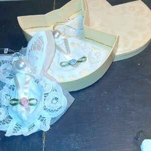 Chic White Lace Hair Clip with Pearl by [Brand]